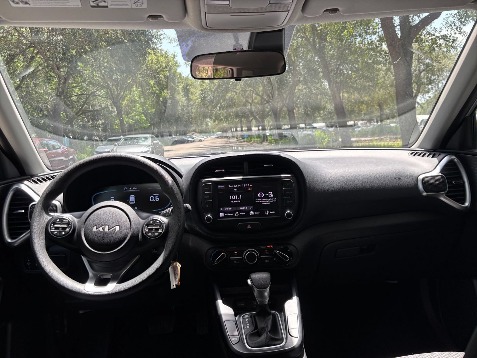 Used 2025 Kia Soul LX w/ LX Technology Package FWD image 30