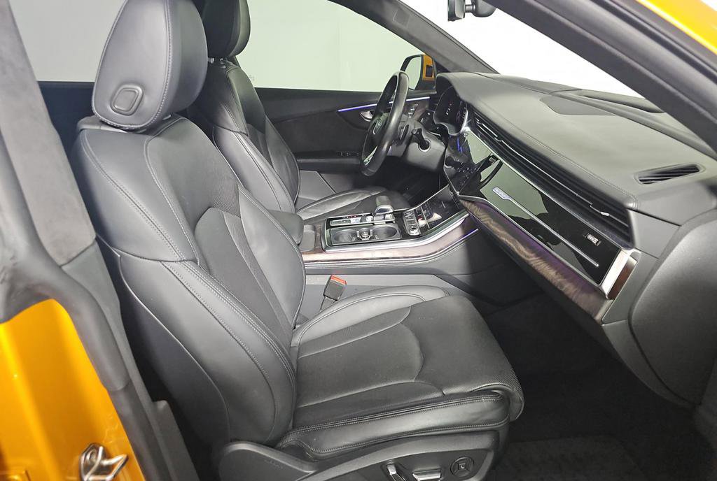 Used 2019 Audi Q8 Prestige w/ Luxury Package AWD/4WD image 6