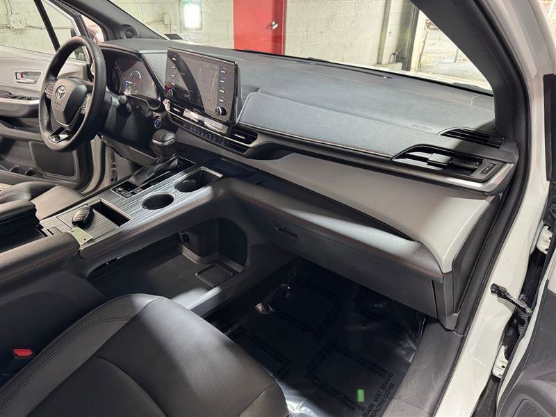 Used 2021 Toyota Sienna XSE w/ XSE Plus Package image 13