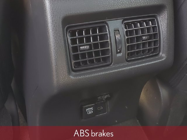 Used 2025 Toyota Camry SE FWD image 32