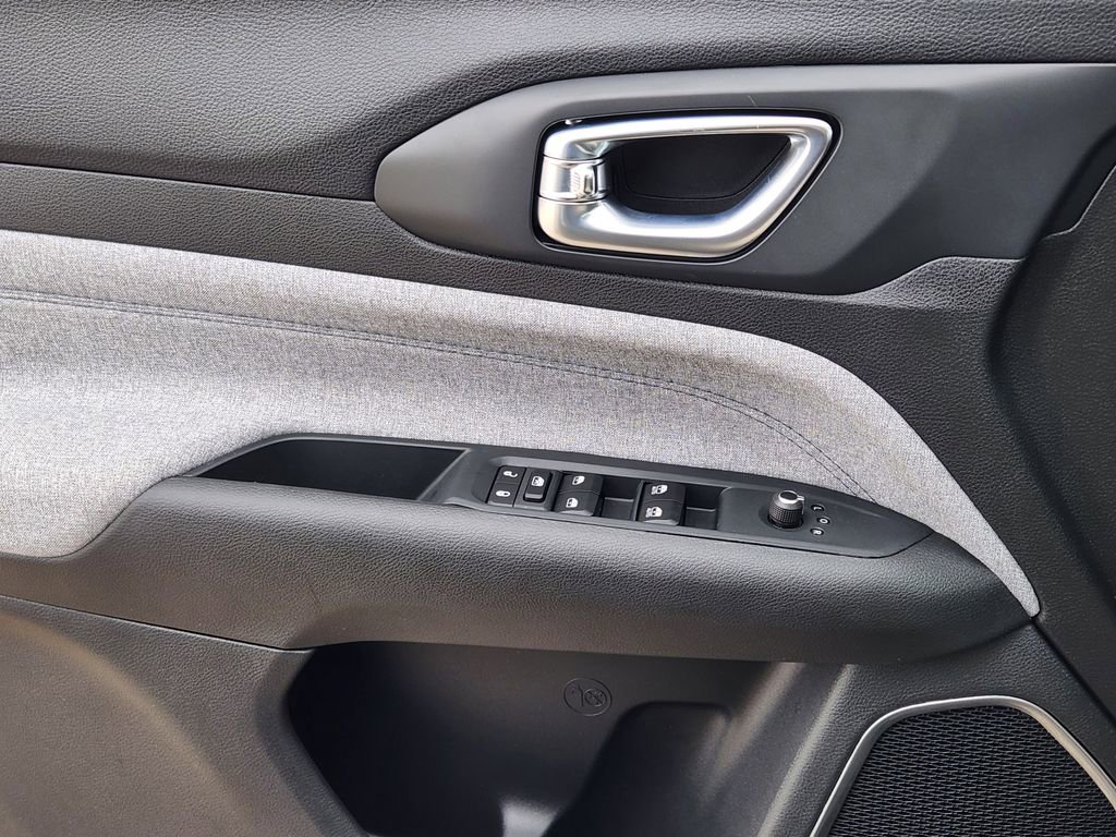 New 2026 Jeep Compass Latitude image 16