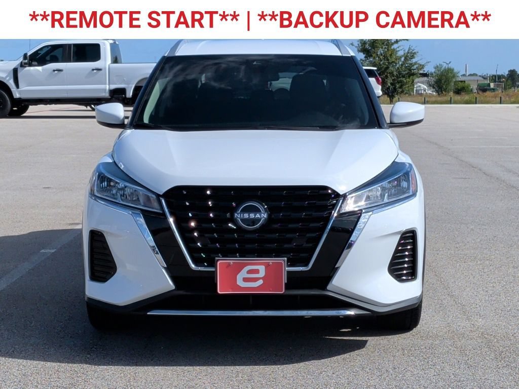 Used 2023 Nissan Kicks SV FWD image 2