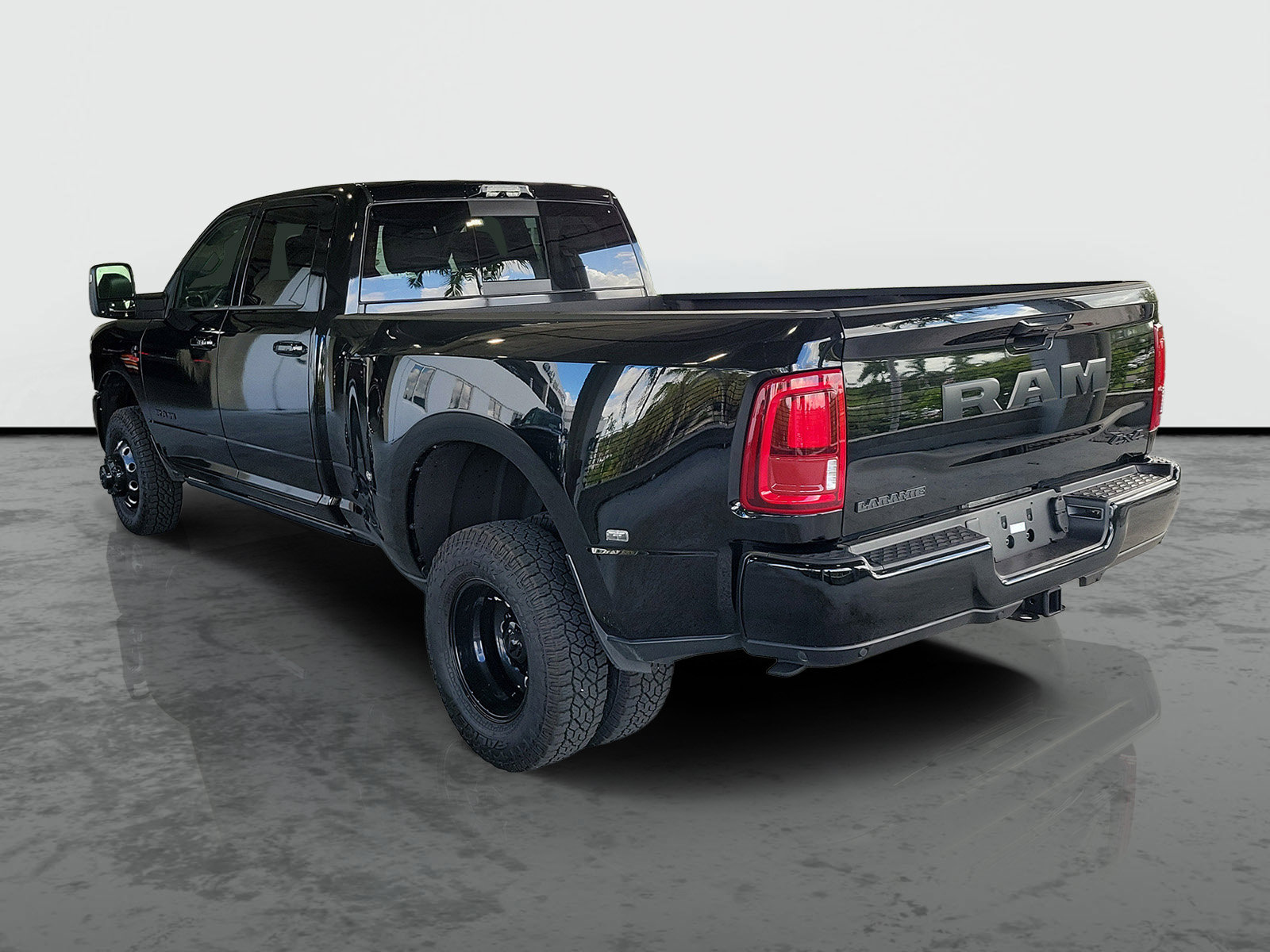 Used 2025 RAM 2500 Limited AWD/4WD image 3
