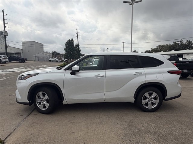 Used 2023 Toyota Highlander LE image 8