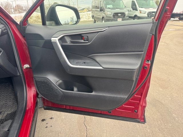 Used 2019 Toyota RAV4 LE w/ Carpet Mat Package AWD/4WD image 23