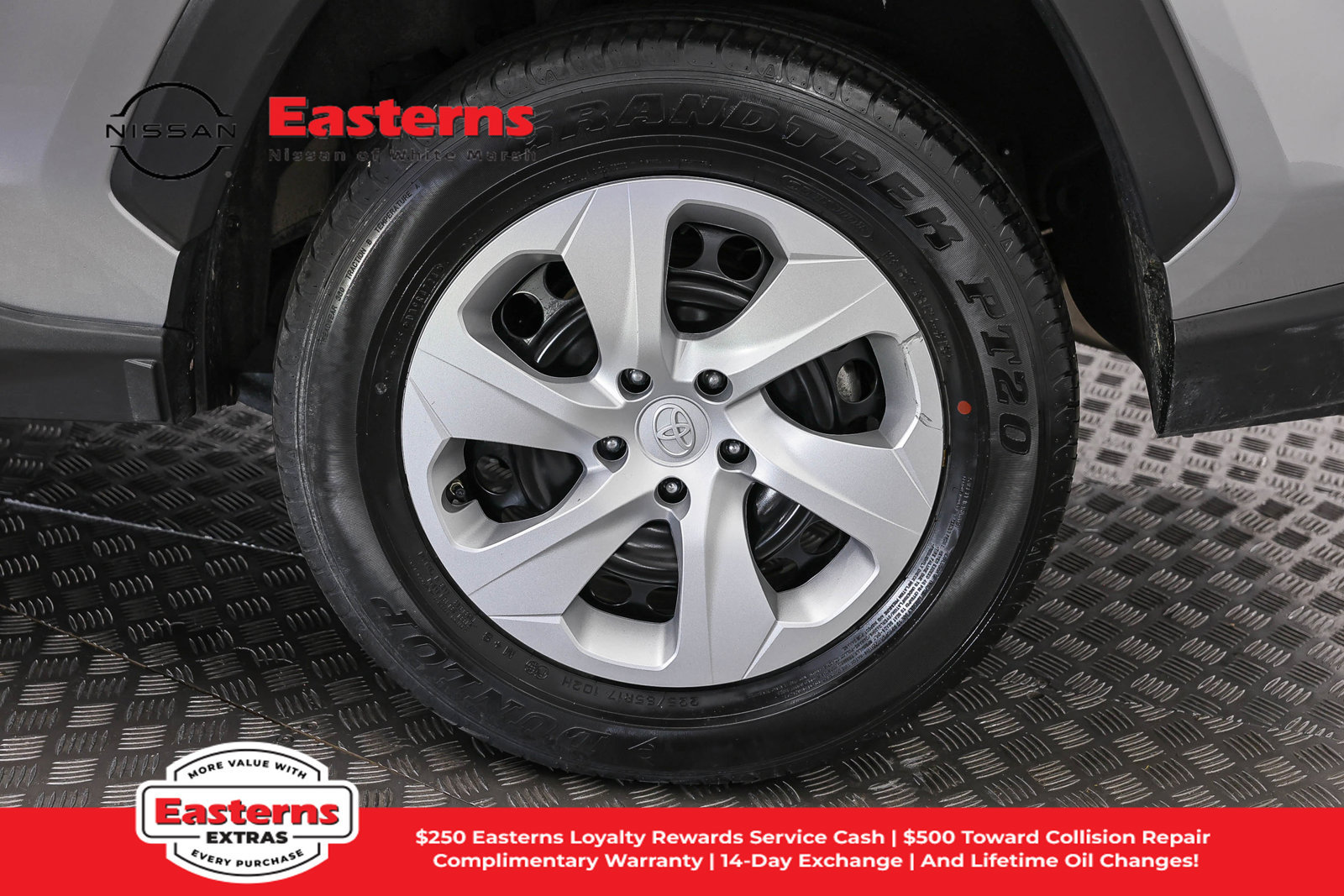 Used 2025 Toyota RAV4 LE AWD/4WD image 32