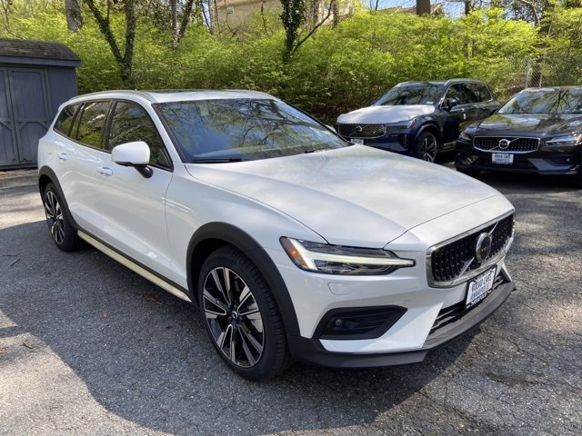 New 2025 Volvo V60 B5 Cross Country Ultra w/ Protection Package Premier image 1