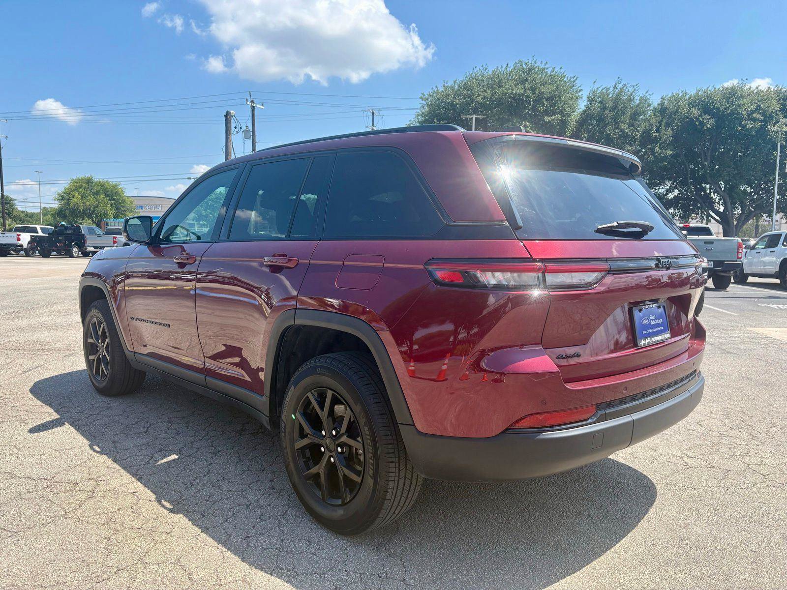Used 2024 Jeep Grand Cherokee Altitude AWD/4WD image 5