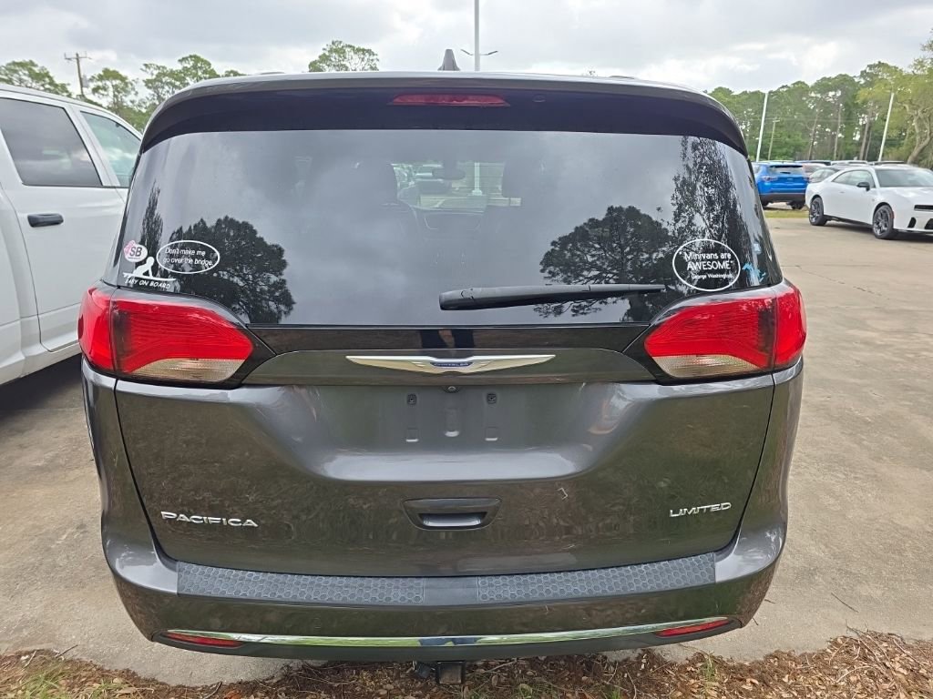 Used 2020 Chrysler Pacifica Limited FWD image 4