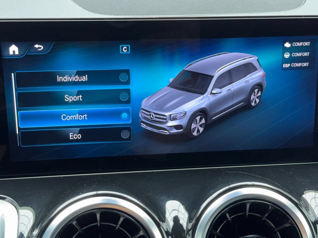 Used 2023 Mercedes-Benz GLB 250 4MATIC w/ Premium Package image 28