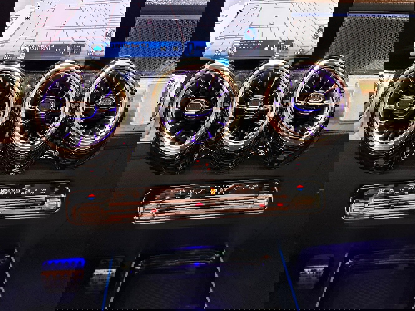 Used 2024 Mercedes-Benz GLB 250 4MATIC image 25