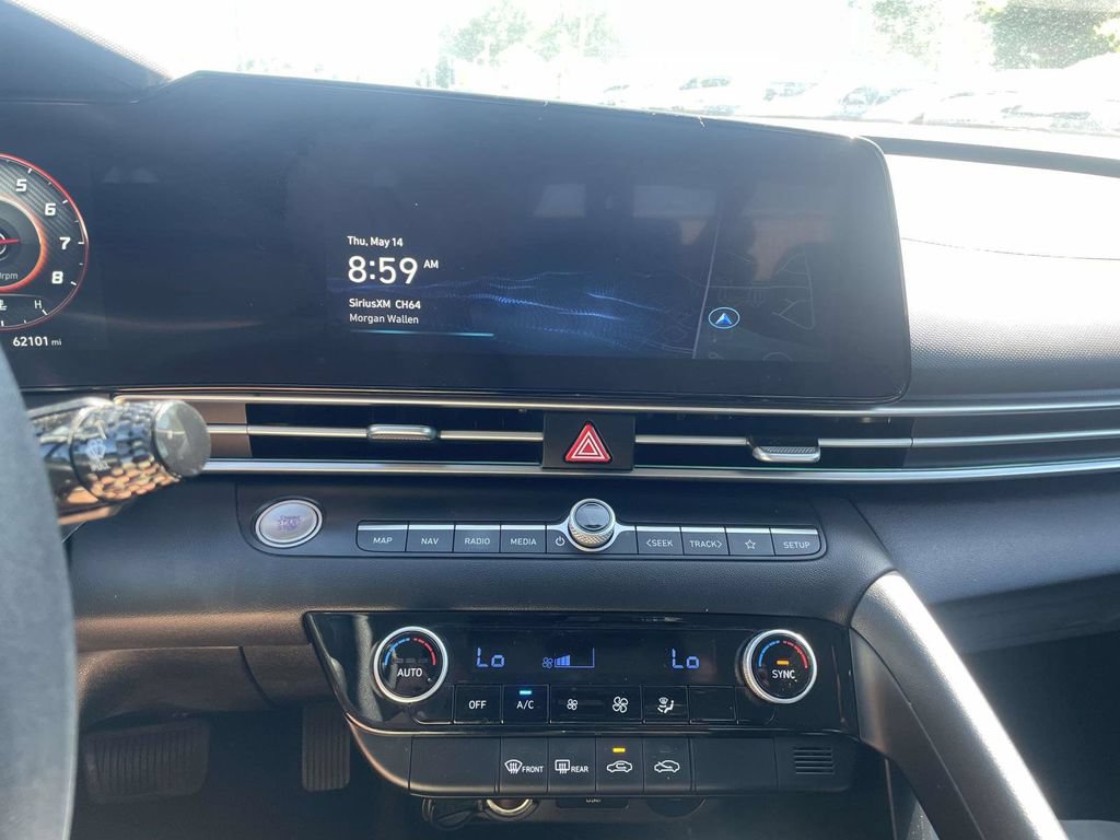 Used 2024 Hyundai Elantra SEL FWD image 21