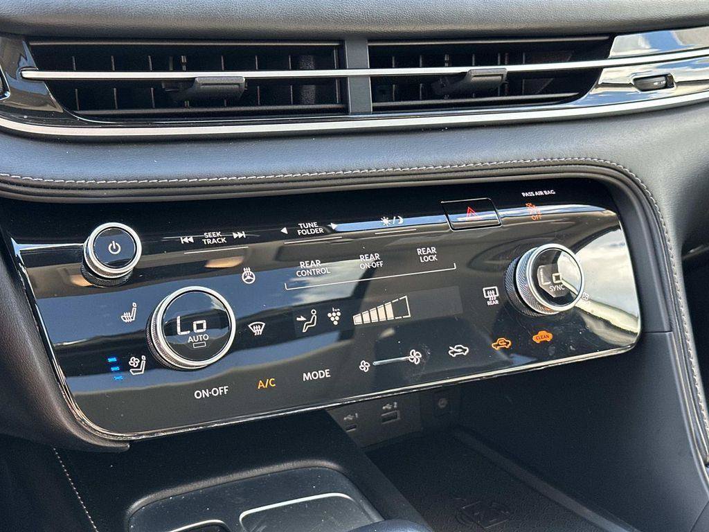 Used 2025 INFINITI QX60 Sensory w/ Vision Package AWD/4WD image 16