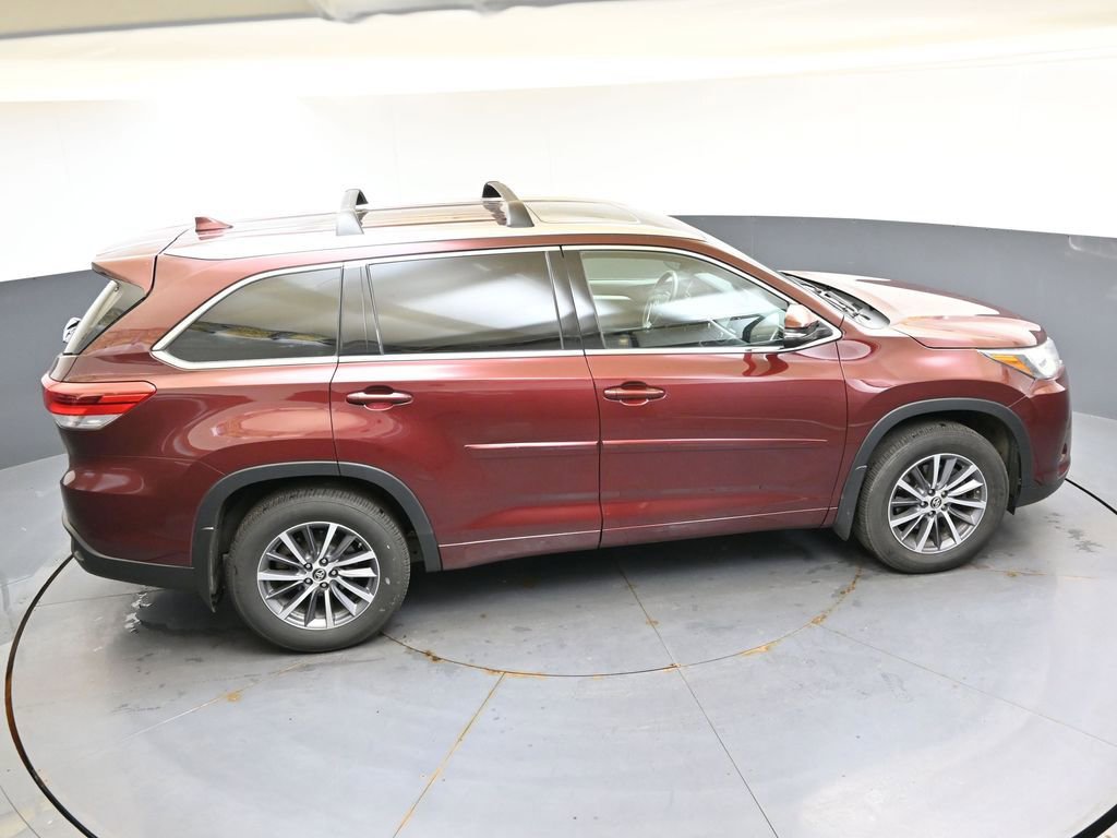 Used 2018 Toyota Highlander XLE AWD/4WD image 42