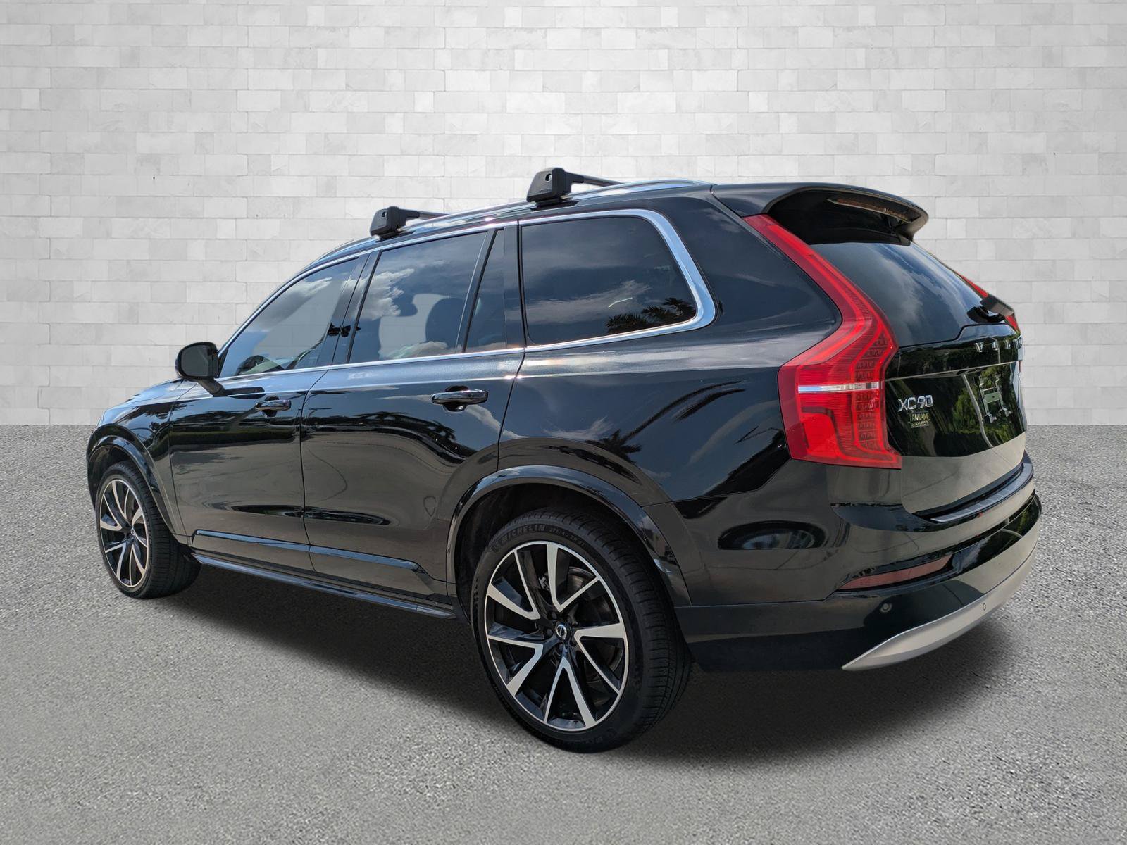 Used 2022 Volvo XC90 T6 Momentum w/ Climate Package AWD/4WD image 4