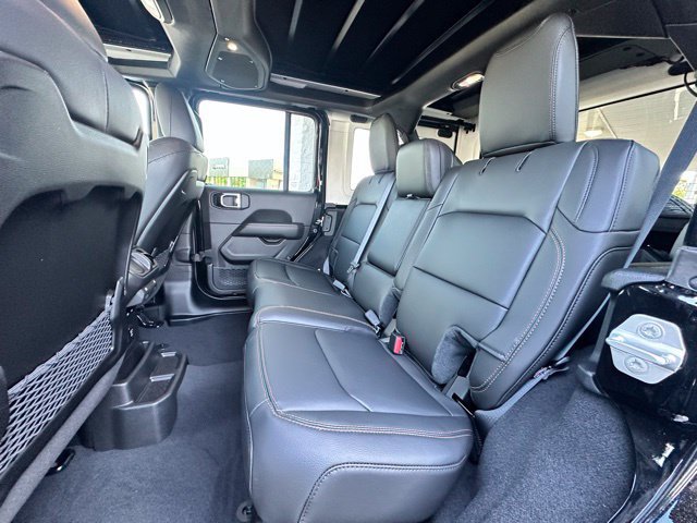 Used 2025 Jeep Wrangler Unlimited Sahara AWD/4WD image 25