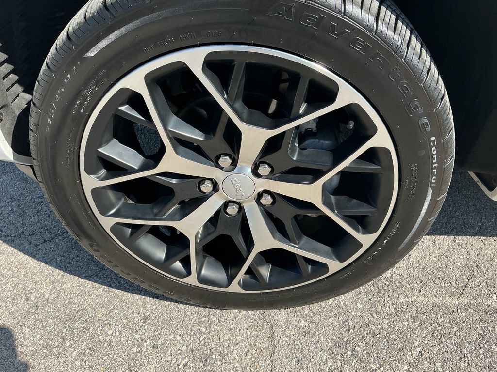Certified 2023 Jeep Grand Cherokee Summit AWD/4WD image 32
