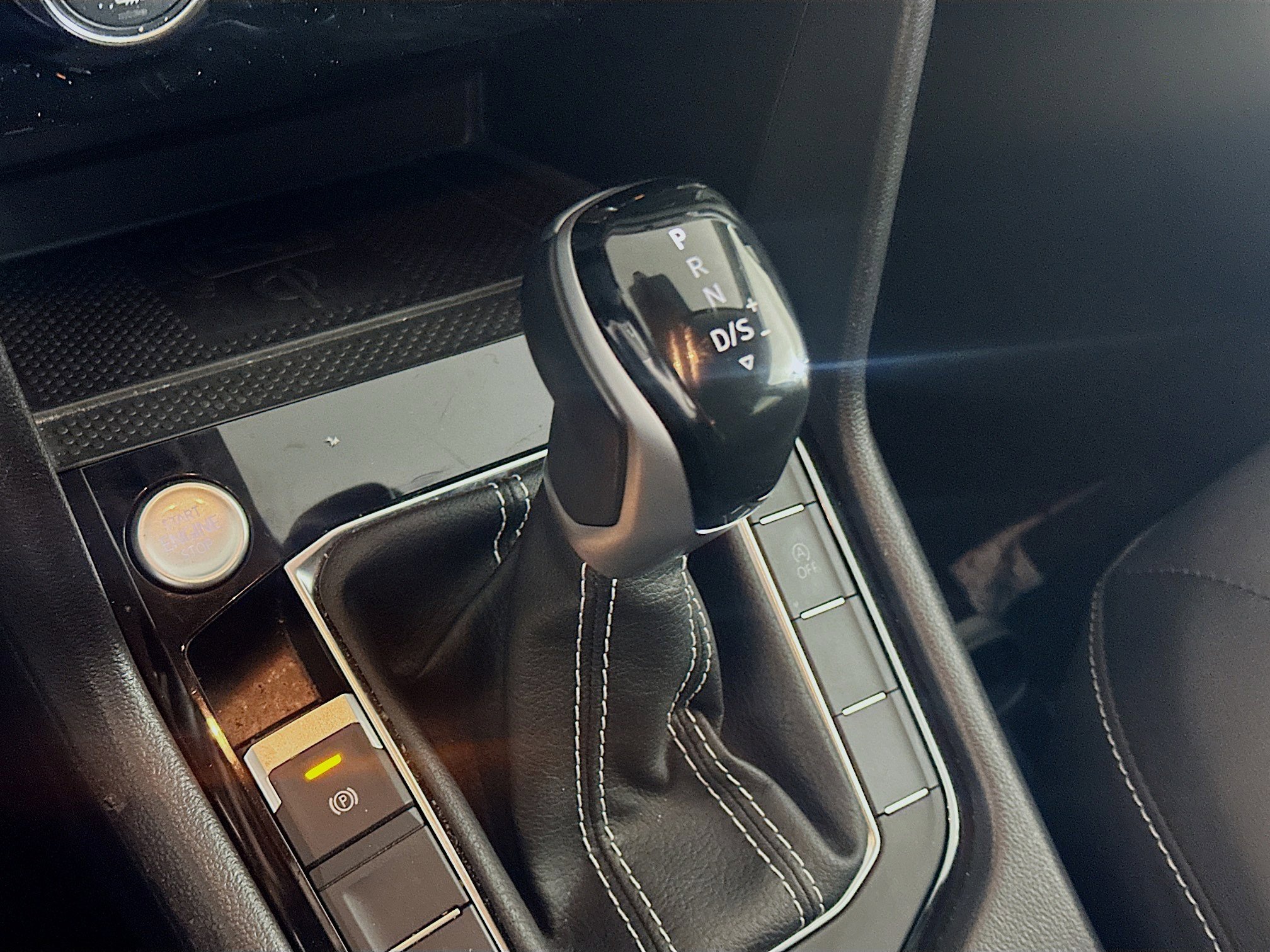 Used 2024 Volkswagen Taos SE image 23