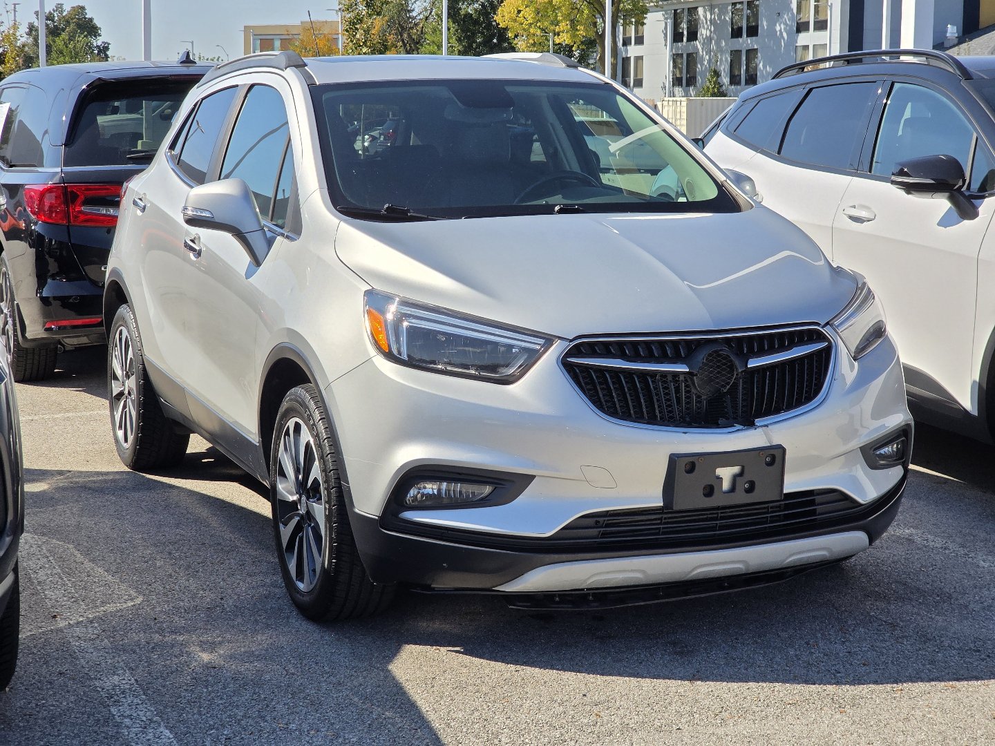 Used 2019 Buick Encore Essence FWD image 2