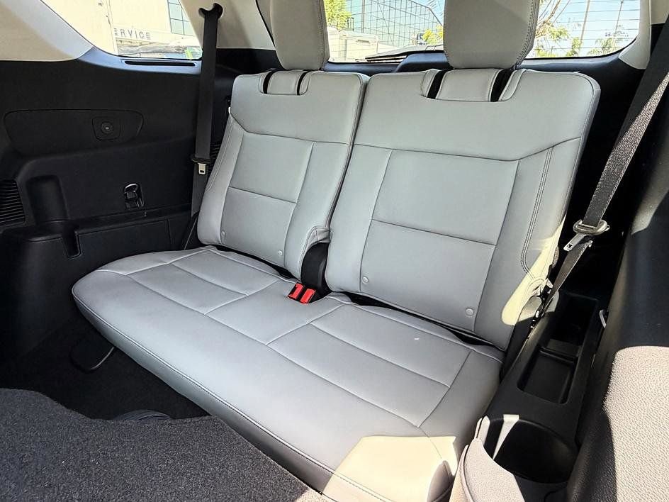 Used 2025 Ford Explorer Active w/ Active Comfort Package image 39