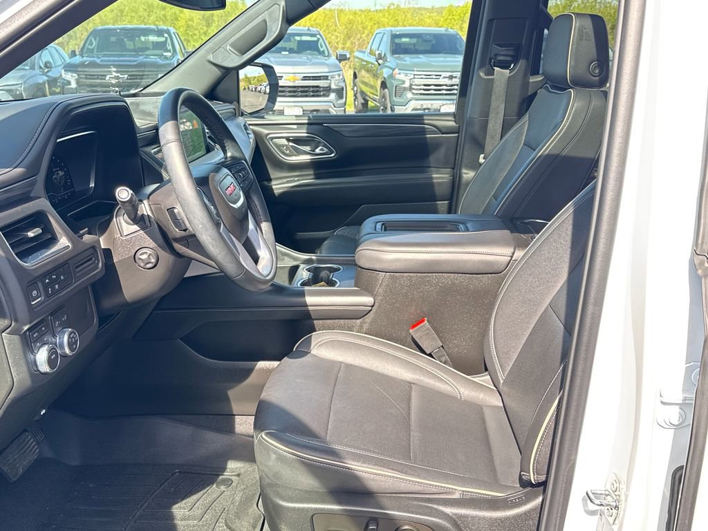 Certified 2023 GMC Yukon SLT w/ SLT Premium Package AWD/4WD image 27