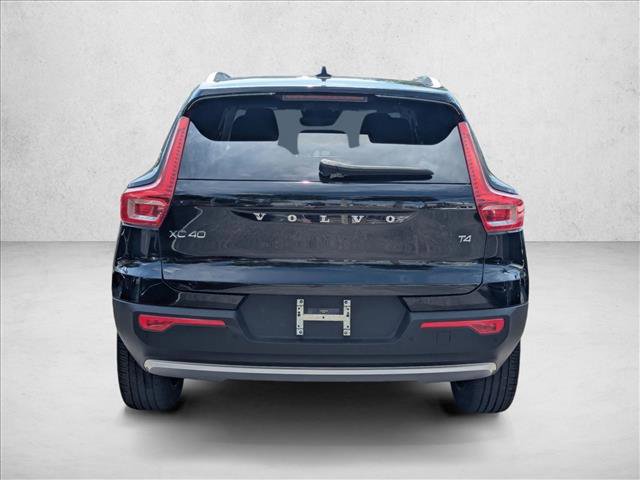 Used 2021 Volvo XC40 T4 Momentum w/ Premium Package FWD image 6