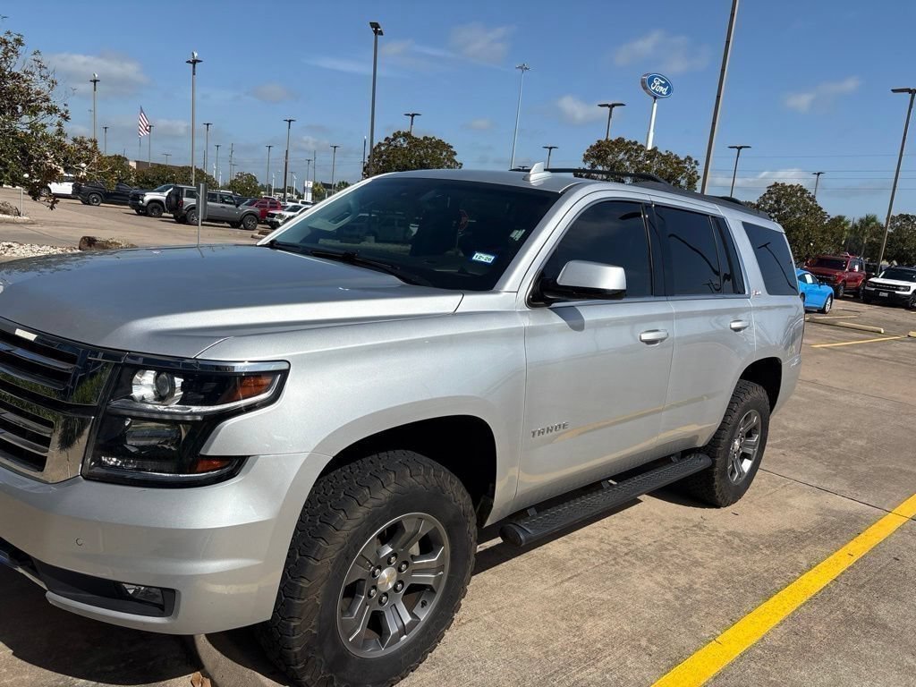 Used 2017 Chevrolet Tahoe LT w/ Luxury Package AWD/4WD image 4