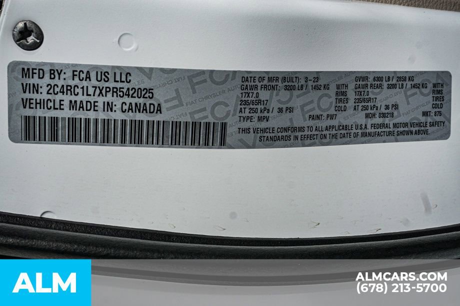 Used 2023 Chrysler Pacifica Touring-L image 59