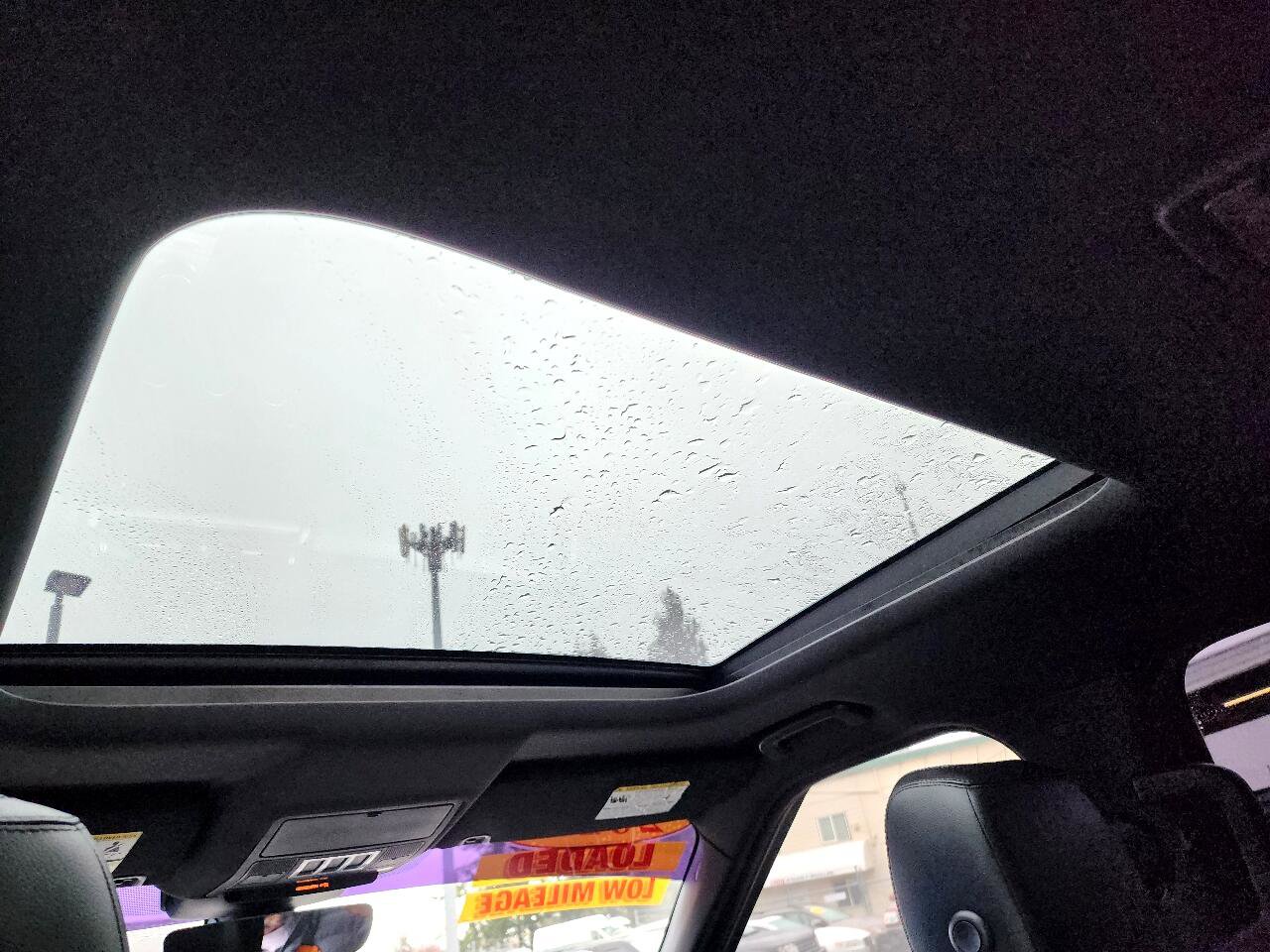 Used 2017 Land Rover Discovery SE image 23