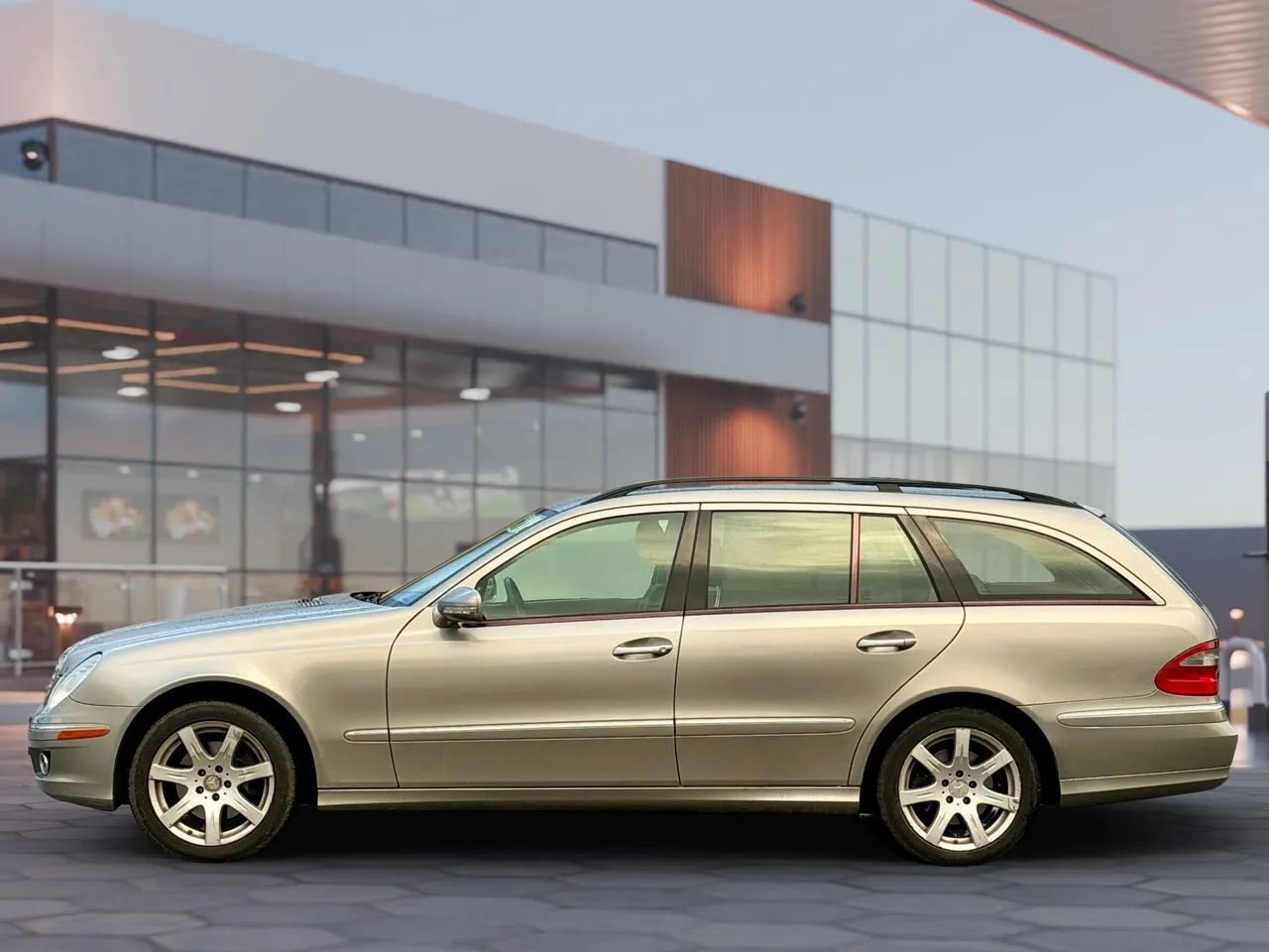 Used 2008 Mercedes-Benz E 350 E 350 4MATIC Wagon 4D image 6