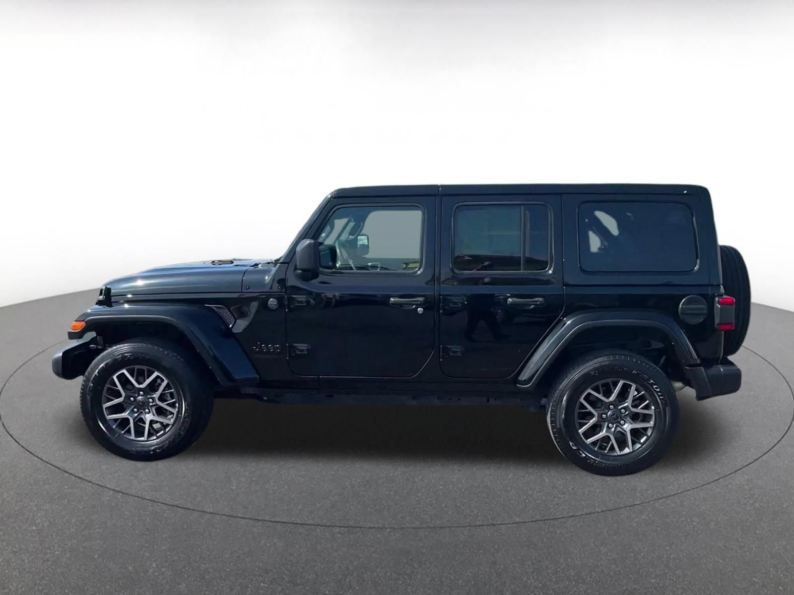 Used 2025 Jeep Wrangler Unlimited Sahara AWD/4WD image 8