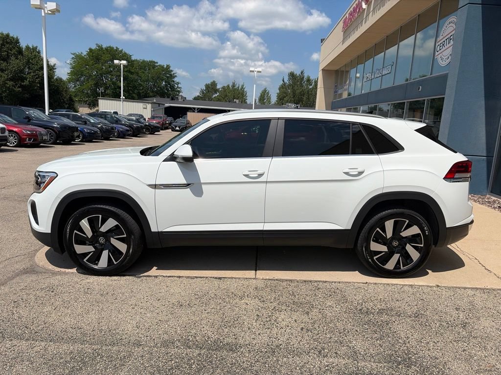 Certified 2024 Volkswagen Atlas Cross Sport SE w/ Panoramic Sunroof Package AWD/4WD image 5