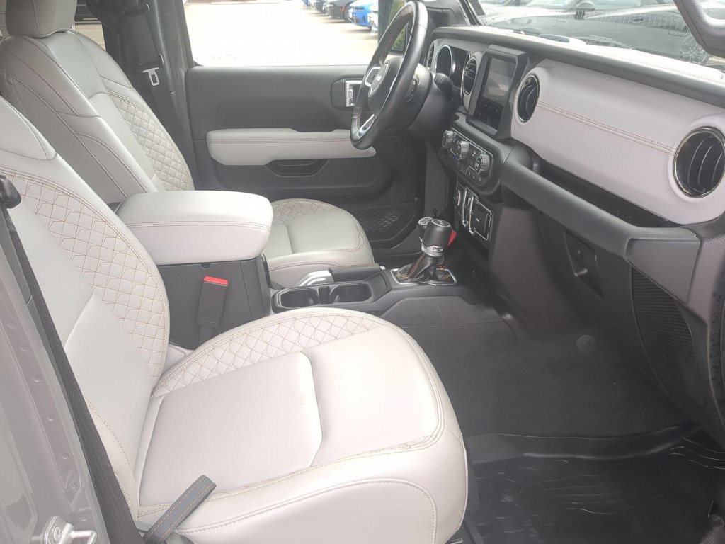 Used 2022 Jeep Wrangler Unlimited Sahara AWD/4WD image 28