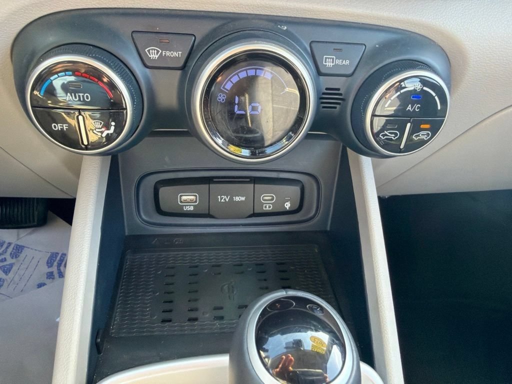 New 2025 Hyundai Venue Limited FWD image 25