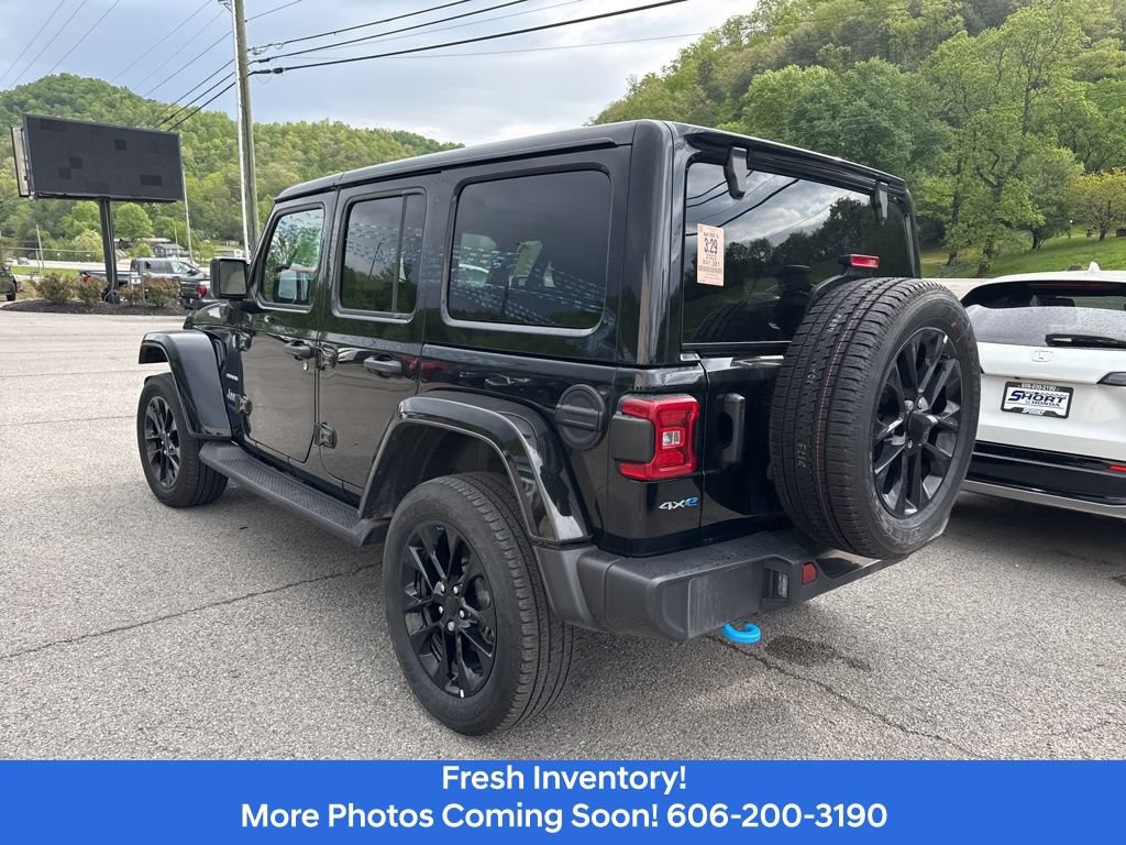 Used 2022 Jeep Wrangler Unlimited Sahara w/ Cold Weather Group AWD/4WD image 6