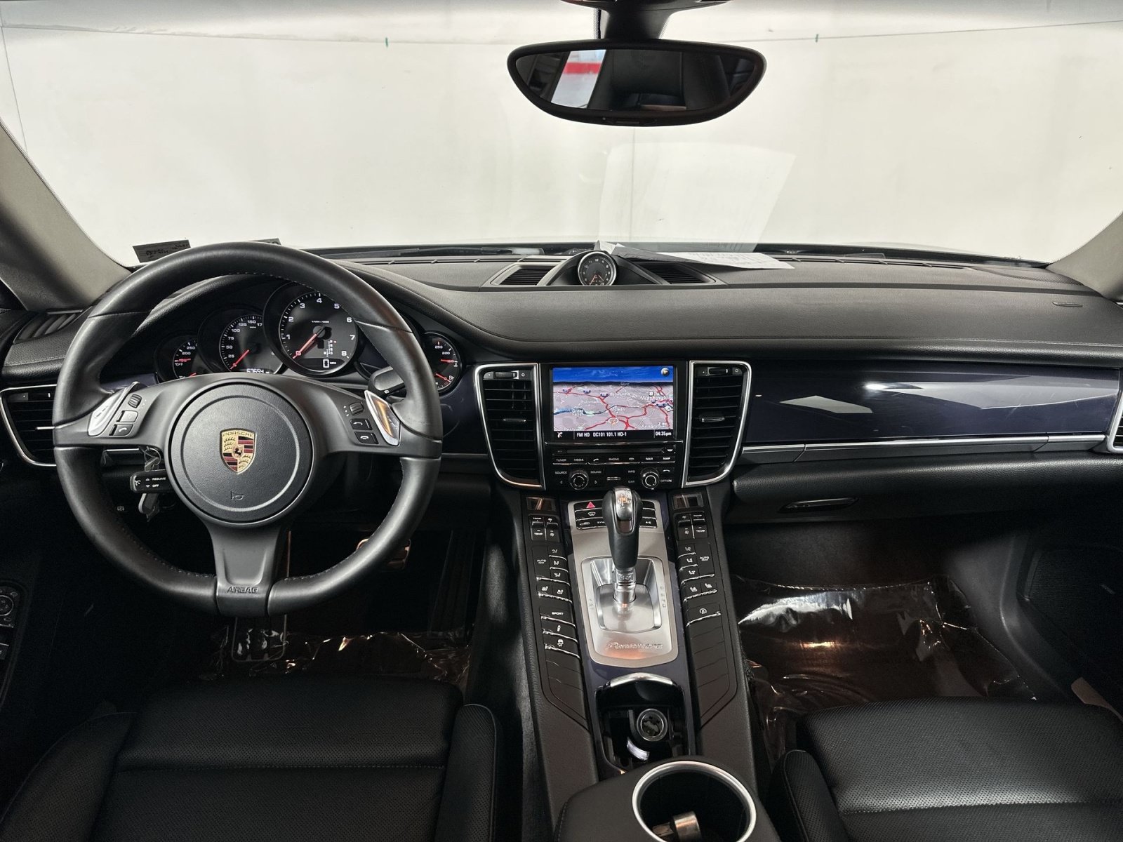 Used 2016 Porsche Panamera RWD image 16