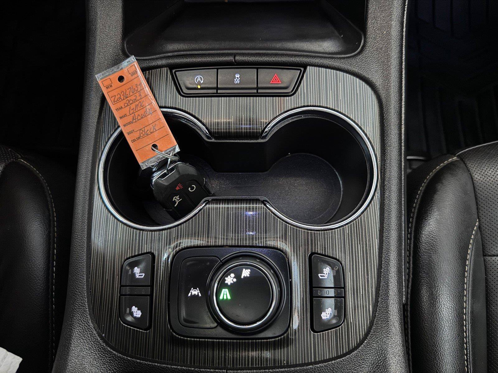Used 2023 GMC Acadia SLT FWD image 16