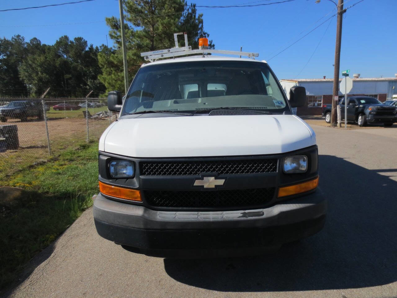 Used 2013 Chevrolet Express 2500 image 3