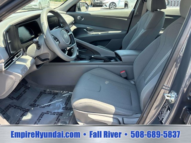 Used 2024 Hyundai Elantra SE FWD image 9