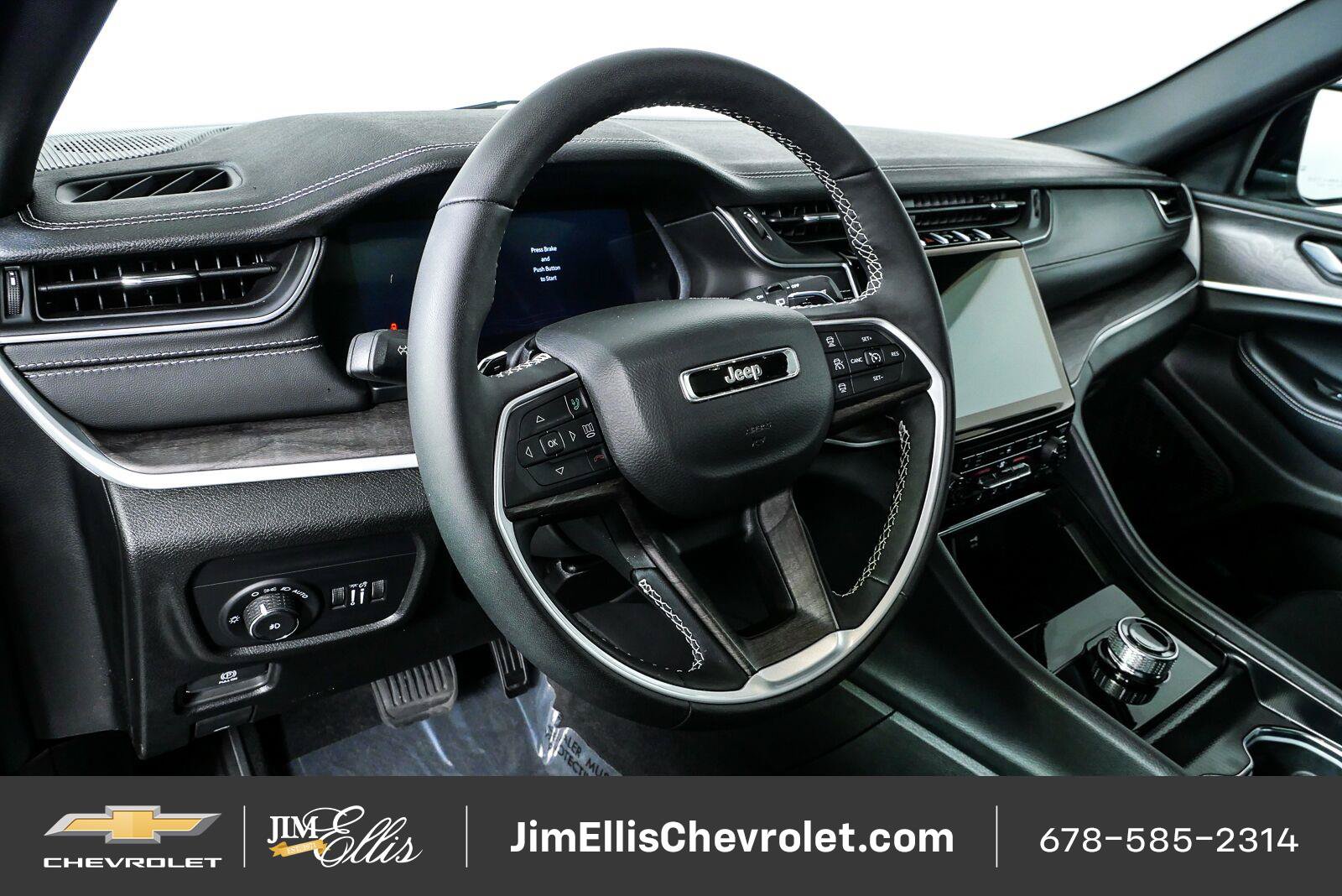 Used 2025 Jeep Grand Cherokee Limited w/ Black Appearance Package RWD image 4