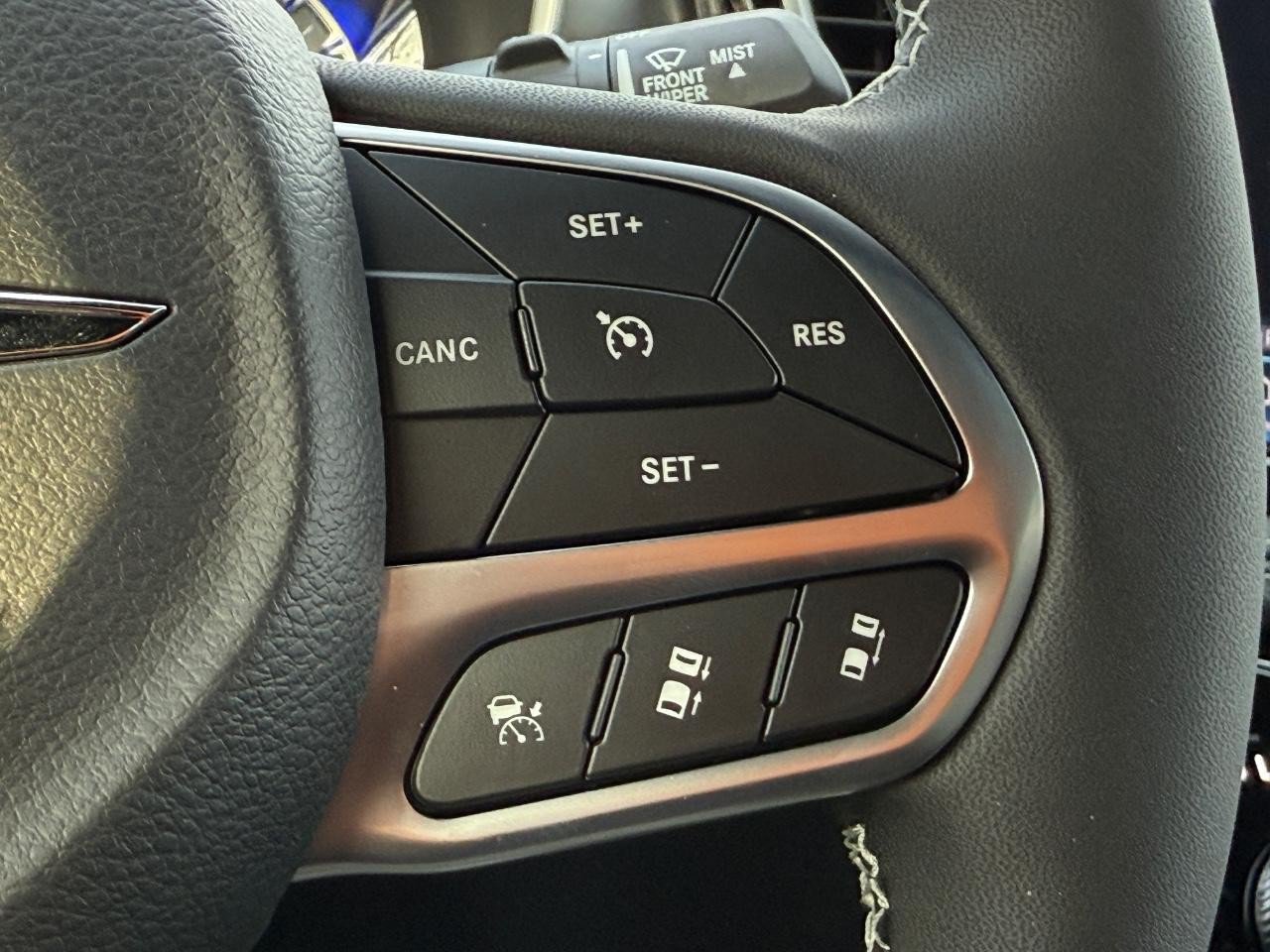 New 2026 Chrysler Pacifica Select FWD image 11