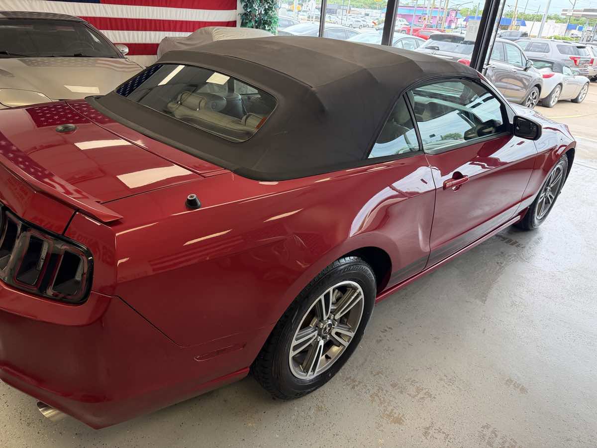 Used 2013 Ford Mustang Premium RWD image 6