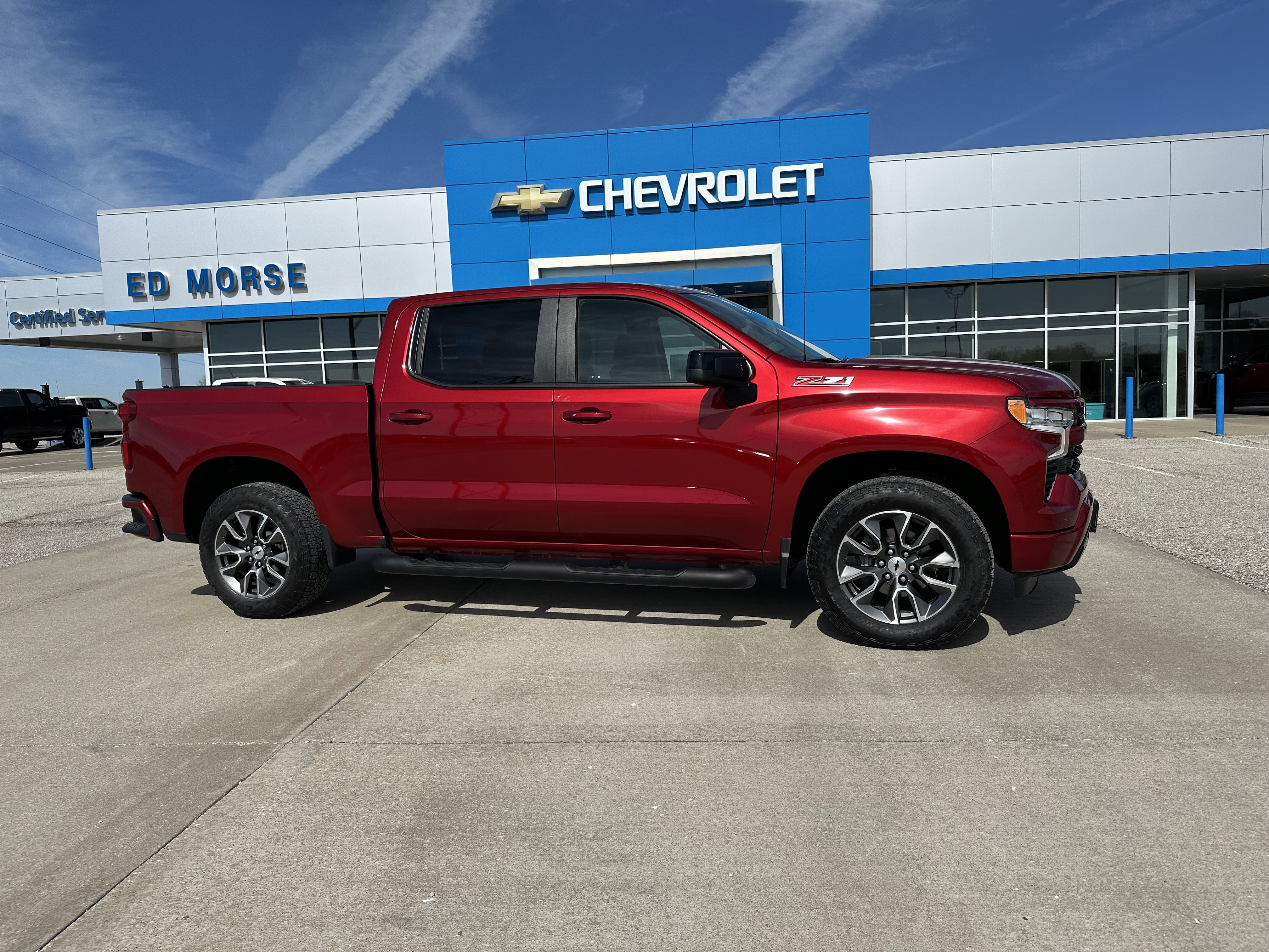 Used 2024 Chevrolet Silverado 1500 RST w/ Z71 Off-Road Package AWD/4WD image 2