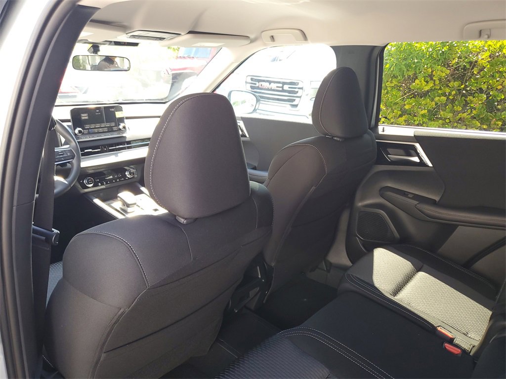 New 2025 Mitsubishi Outlander ES image 14