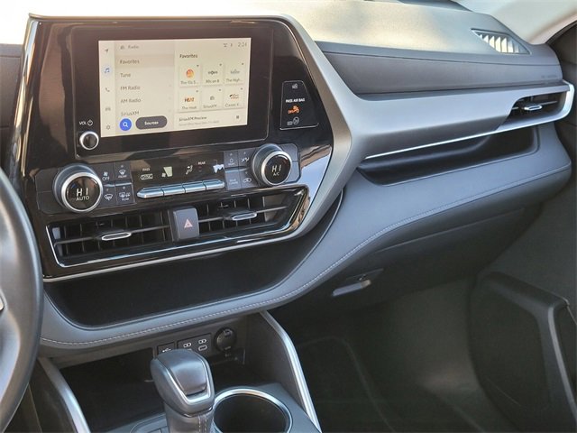Used 2023 Toyota Highlander LE image 25