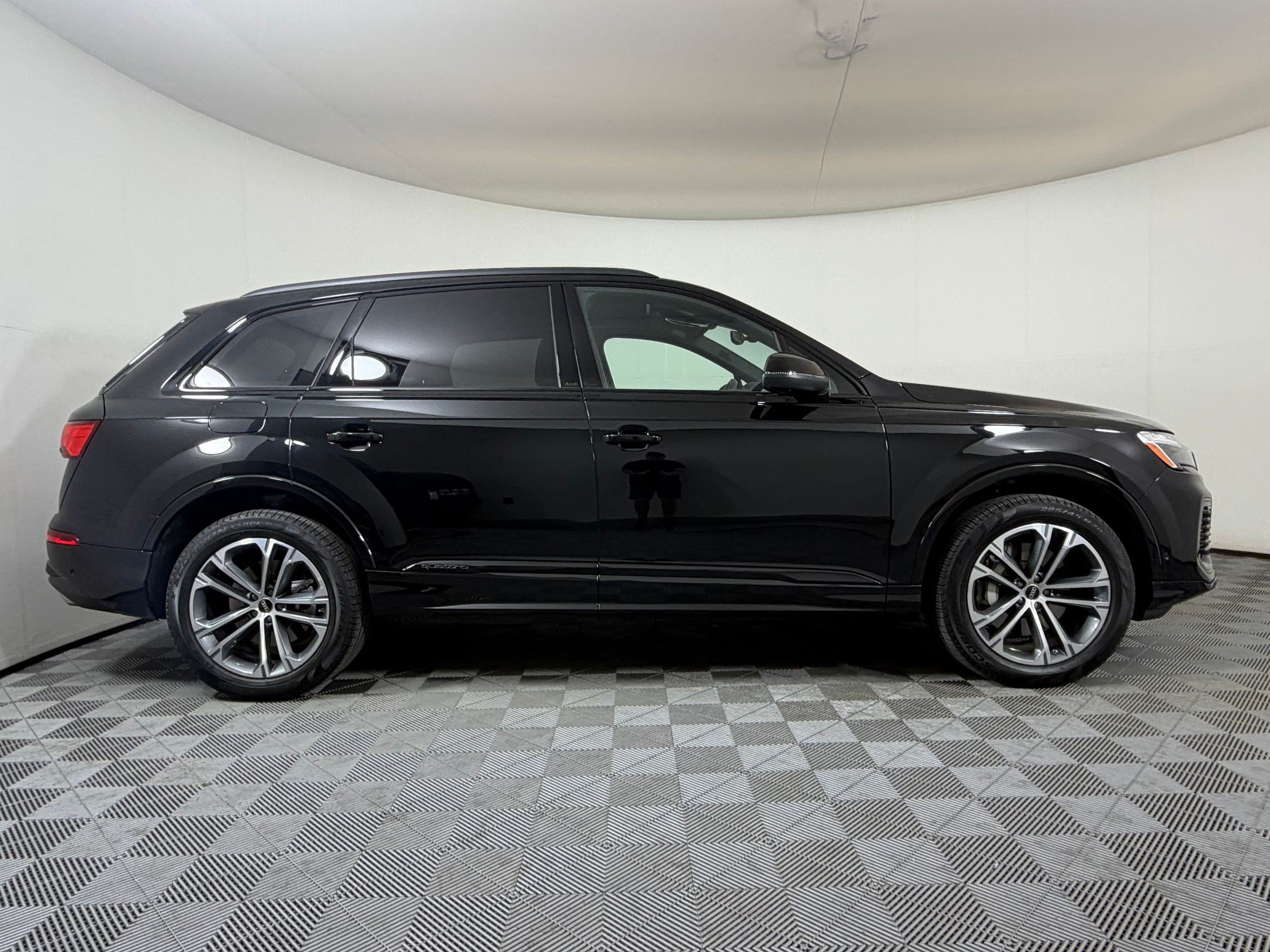 Used 2026 Audi Q7 2.0T Premium Plus w/ Premium Plus Package AWD/4WD image 8