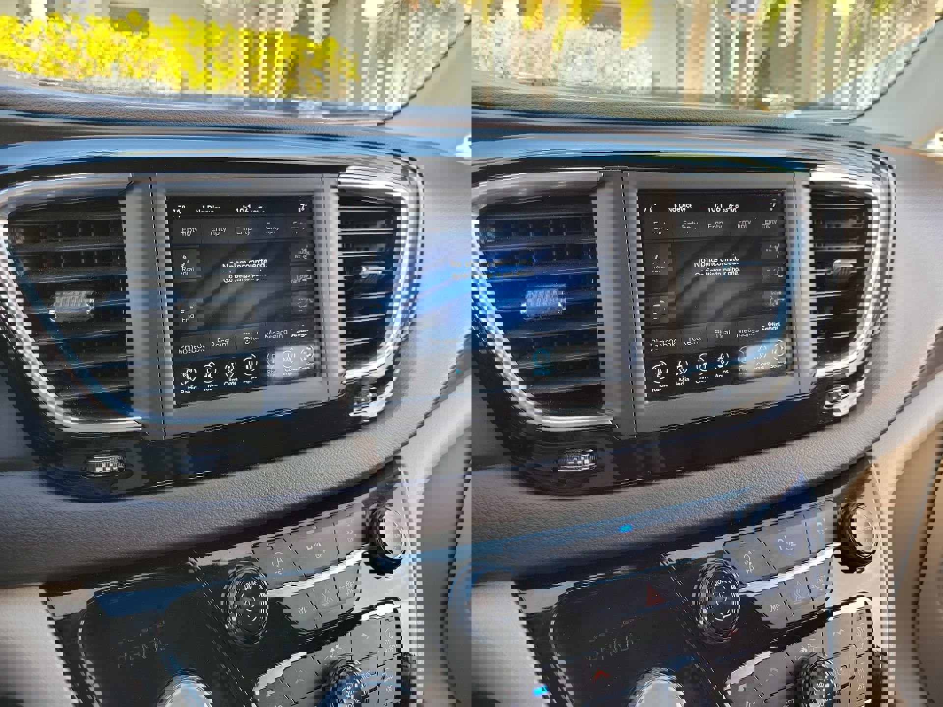 Used 2020 Chrysler Pacifica Touring w/ Tire & Wheel Group image 21