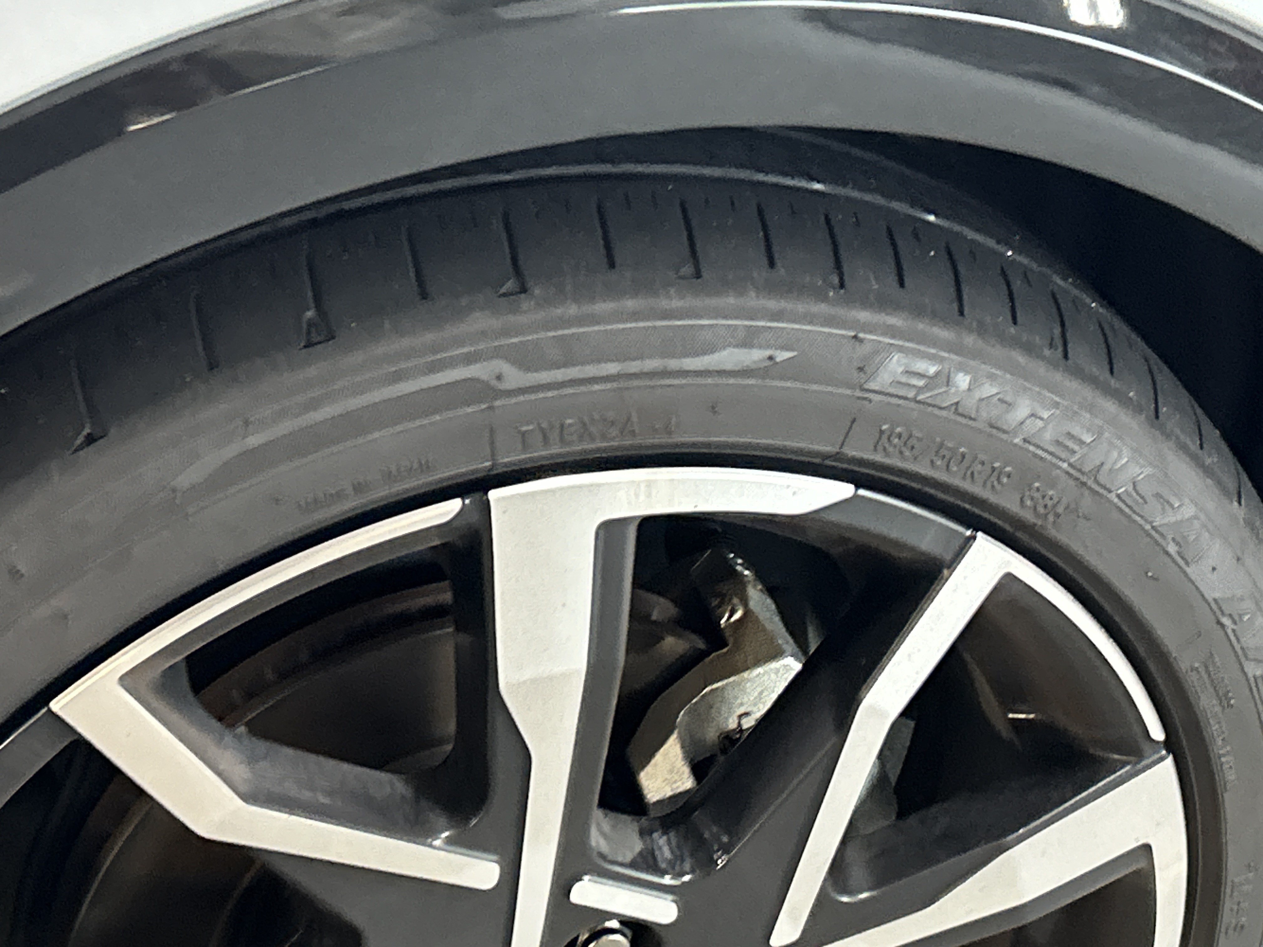 Used 2024 Toyota Prius Prime FWD image 12