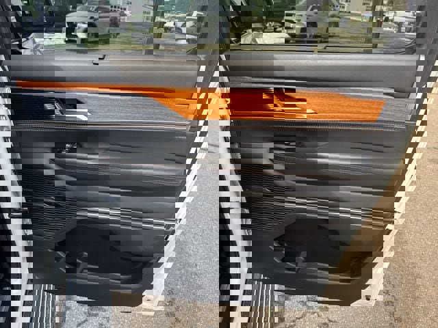 Used 2024 Jeep Grand Wagoneer L Series III image 16