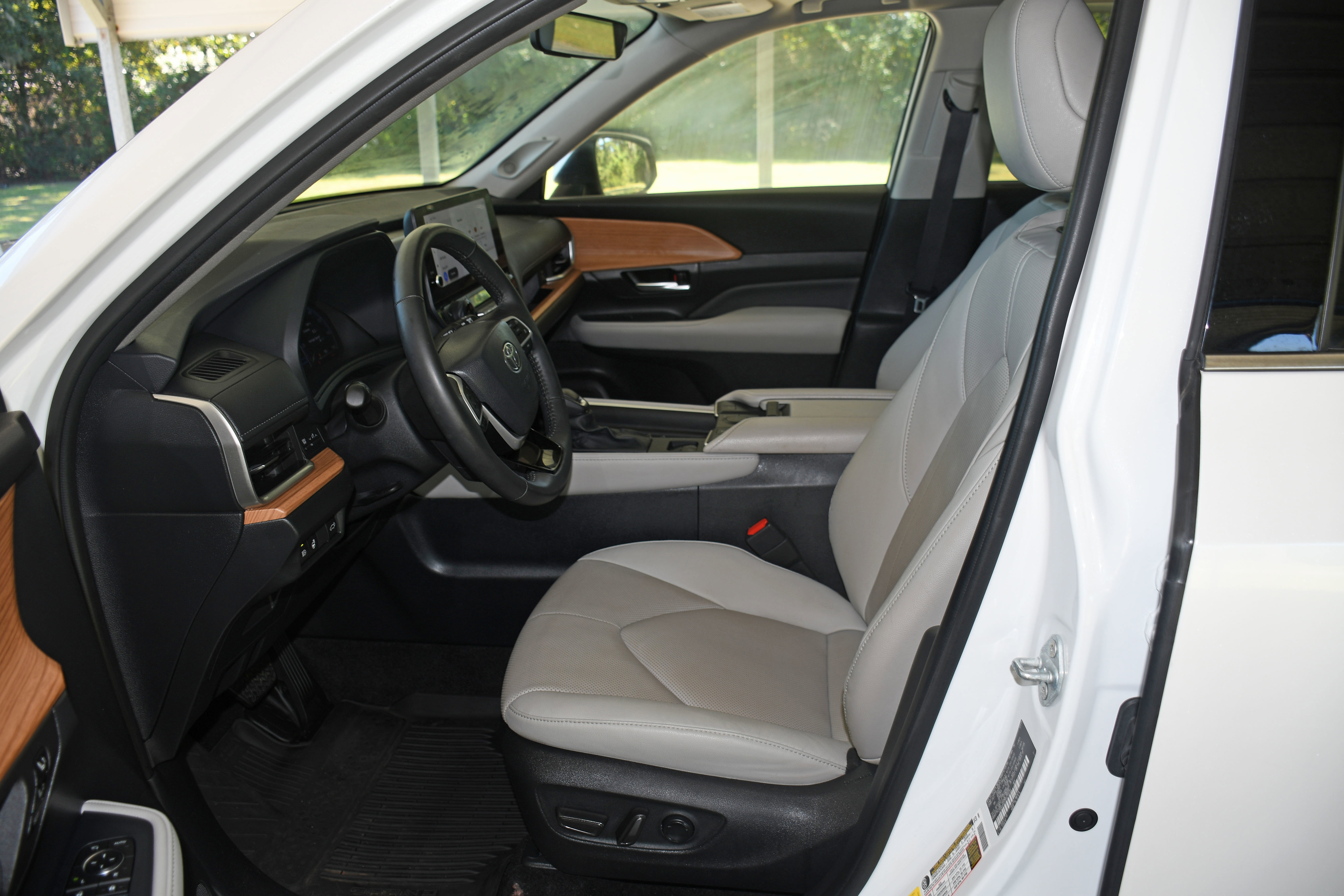 Used 2024 Toyota Grand Highlander Limited image 8